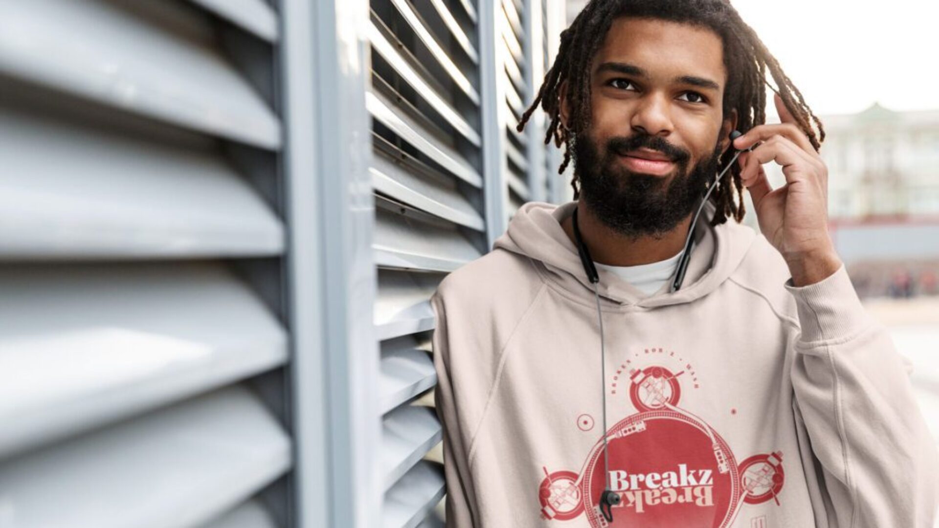 pullover-hoodie-mockup-of-a-bearded-man-in-an-urban-setting-41721-r-el2